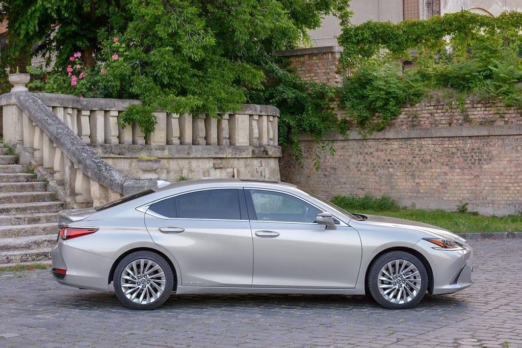 Lexus ES 300h Luxury – Útra készen