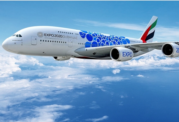 Expo 2020 Dubai - Emirates légitársaság repülője