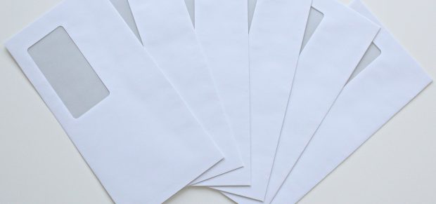 Fizetési felszólítást postai úton kizárólag tértivevény külön szolgáltatással feladott postai könyvelt küldeményként lehet szabályszerűen megküldeni