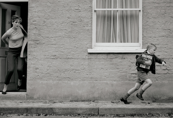 Kenneth Branagh Belfast c. filmje – jelenet, futás
