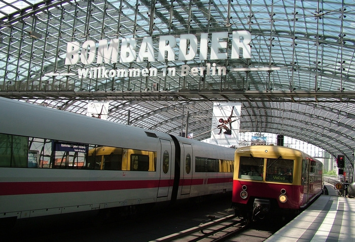 Turizmus, idegenforgalom, utazás, vasút, vonat, 2023, Berlin, Németország, Európa