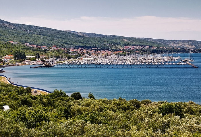 Hajókikötő, jachtkikötő, turizmus, utazás, Marina Punat, Horvátország