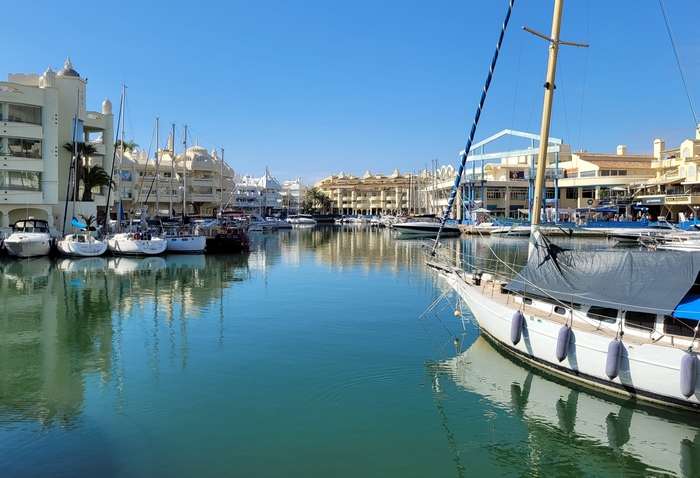 Hajókikötő, jachtkikötő, turizmus, utazás, Puerto Marina Benalmadéna, Spanyolország