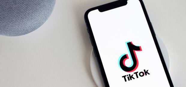 TikTok: Politikai és jogi viták tengeren innen és túl