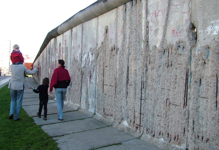 Berlini Fal leomlása, német újraegyesítés, NDK, NSZK, család